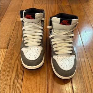 Nike size 4.5y ( kid’s unisex)